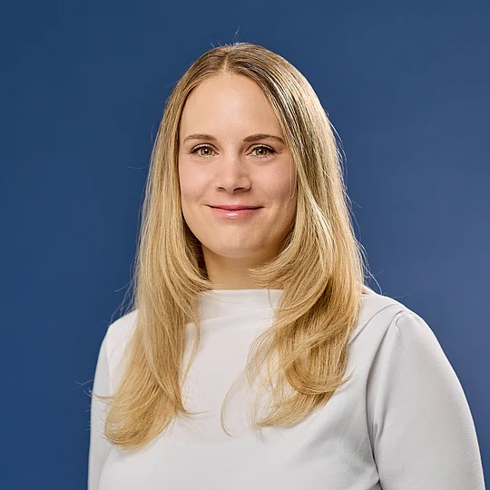 Portraitfoto Rebekka Denecke Portraitfoto Rebekka Denecke